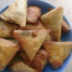 A picture of Samoosas.