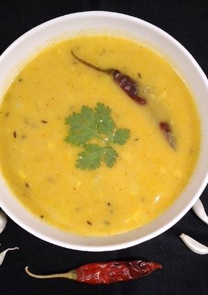 બટાકાની કઢી (Potato Kadhi Recipe In Gujarati) રેસીપી મુખ્ય ફોટો