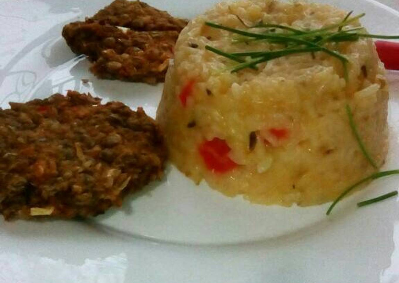 Arroz con hamburguesas de lentejas