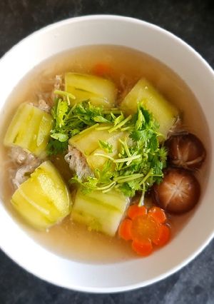 รูปของ แกงจืดแตงร้านยัดไส้หมูสับ (เมนูอาหารลูก 1 ขวบขึ้นไป)