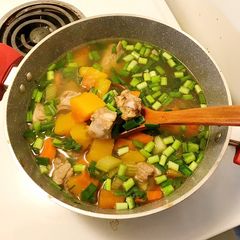 A picture of Saigon People’s Soup.