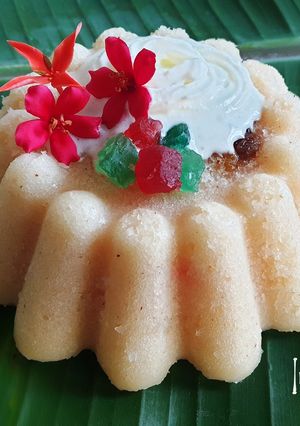 A picture of Steamed Rice Cake with Beet.