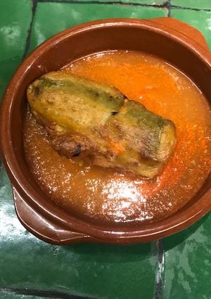 Una foto de Chiles jalapeños rellenos de plátano macho 🍌