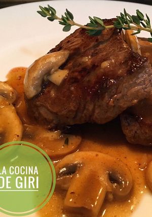 Una foto de Lomito en Salsa de Hongos