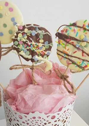 Foto principal de Piruletas de chocolate para hacer con niños