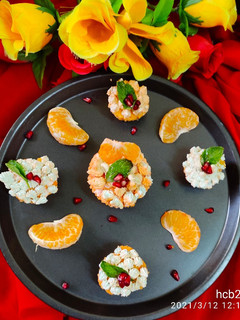 ફ્રેશ ઓરેન્જ કપ કેક (Fresh Orange Cup Cake Recipe In Gujarati) રેસીપી મુખ્ય ફોટો