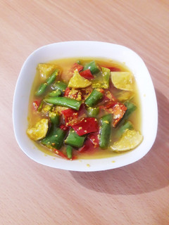 લાલ લીલાં મરચાં નું તાજું અથાણું (Lal Lila Marcha Fresh Athanu Recipe In Gujarati) રેસીપી મુખ્ય ફોટો