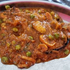 A picture of Cashew matar masala.