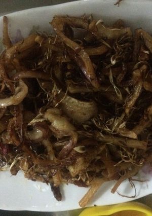 Hình của món Mực một nắng xào sả ớt .