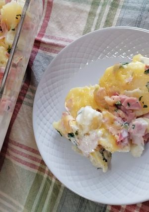 Una foto de Papas con jamón y queso en microondas 😋🥔