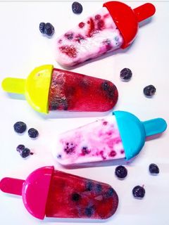 Una foto de Polos ligeros de frutas naturales