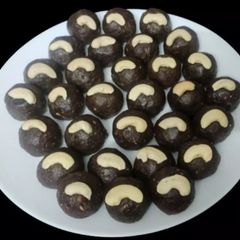 A picture of Ragi or finger millet gud laddu.