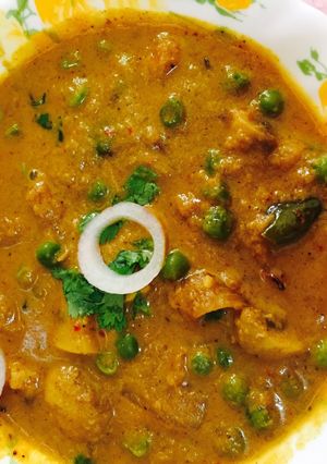 A picture of Matar mushroom masala.