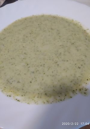 Sajtos brokkolikrémleves recept fotója