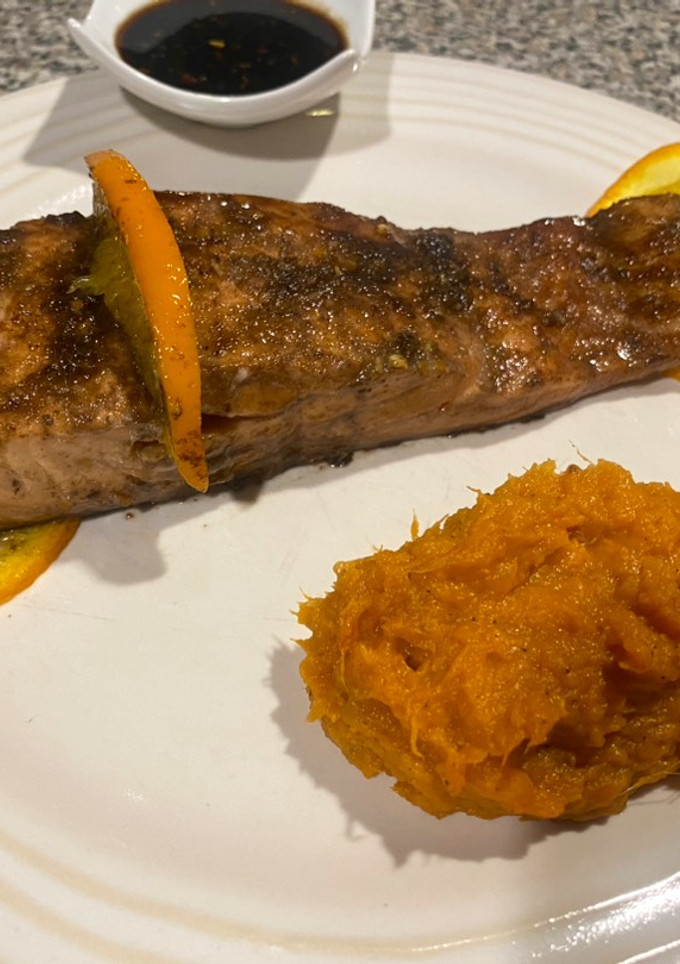 Una foto de Salmón glaseado