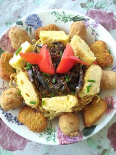 Foto resep Kue Ultah Kekinian 🎂 (Nasi + Mie + Topping)