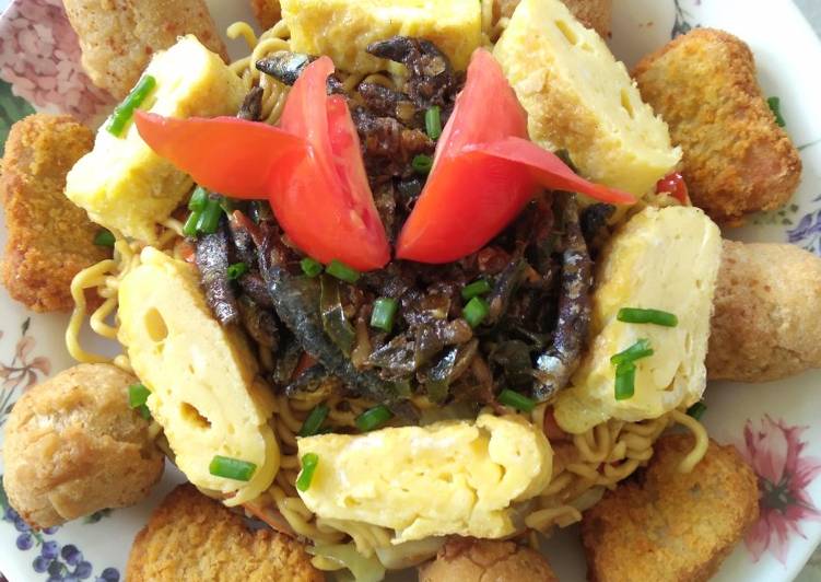 Resep Kue Ultah Kekinian 🎂 (Nasi + Mie + Topping) Anti Gagal