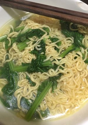 Hình của món Mì nấu rau cải.