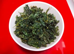 Foto principal de Chips de kale sabrosos, saludables y fáciles de preparar