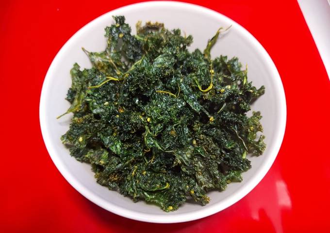 Chips de kale sabrosos, saludables y fáciles de preparar Receta de Las  Recetas de Vladynka- Cookpad