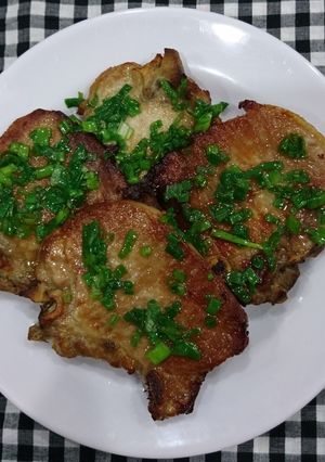 Hình của món Sườn cốt lết nướng mật ong.