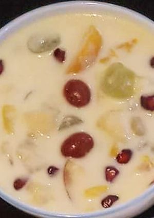 A picture of Fruit Custard.