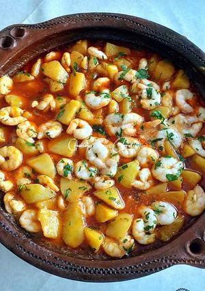Foto principal de Gambas al fish masala con patatas confitadas en fumet de gambas