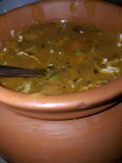 A picture of Dal handi.