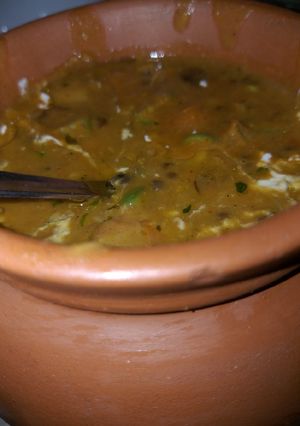 A picture of Dal handi.
