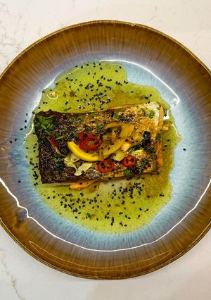 Foto de Salmão na frigideira com sumo de Limão, Mel e Piripiri