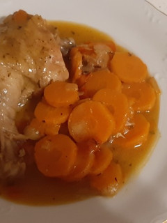 Una foto de Pollo con zanahoria