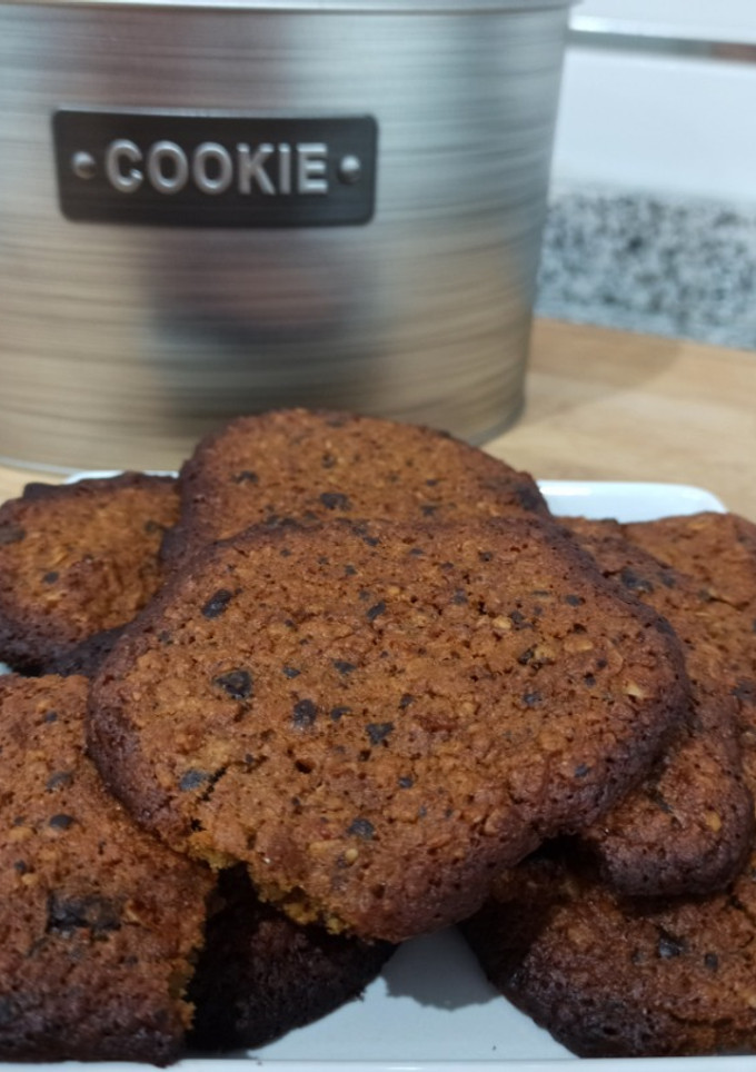 Una foto de Cookies de avena, naranja y chocolate 85% 🍪🍊🍫