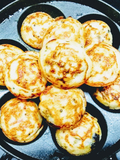 இட்லி மாவு குழி பணியாரம் (Idli maavu kuzhipaniyaram recipe in tamil) செய்முறை முக்கிய புகைப்படம்