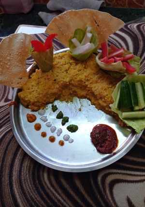 ખીચડી વિથ સલાડ રેસીપી મુખ્ય ફોટો