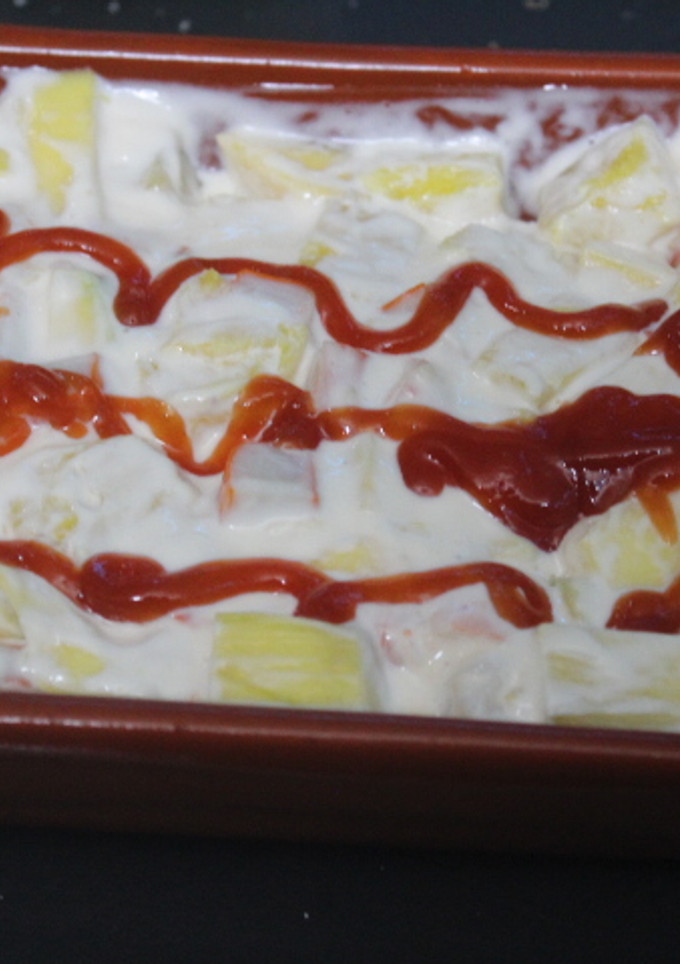 Una foto de Ensalada de mango con gambas y surimi