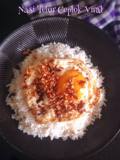 Foto resep Nasi Telur Ceplok Viral