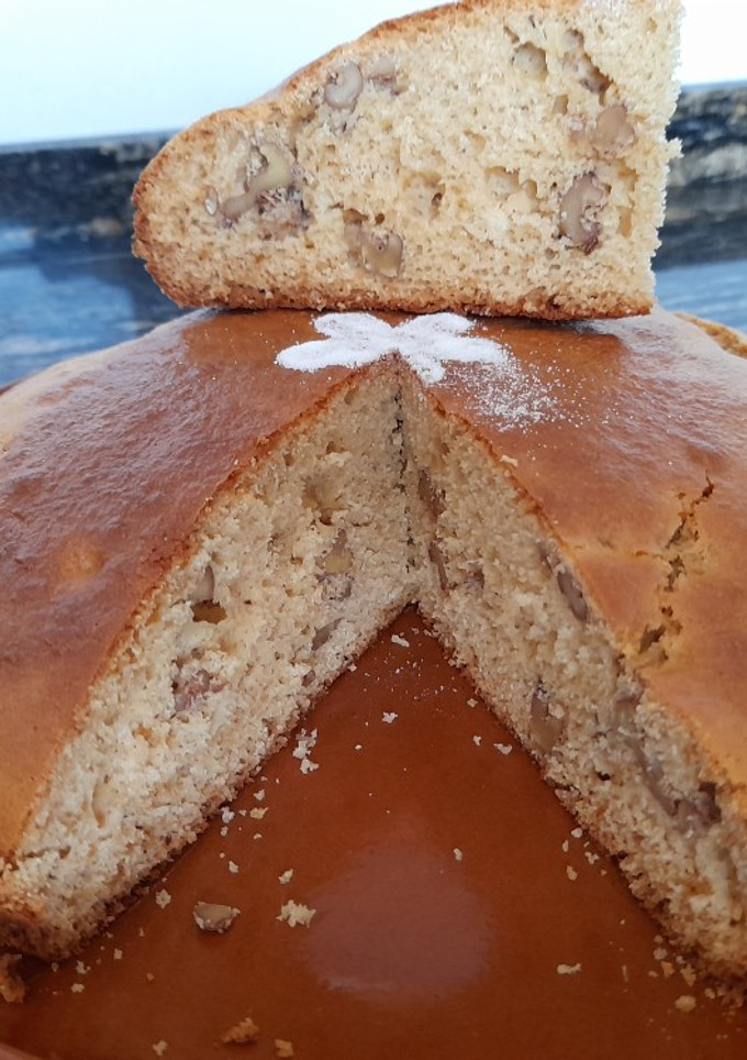 Una foto de Bizcocho de nueces y miel