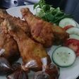Ayam goreng kunyit...sambal bawang kecap👍👍😊