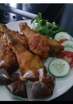 Foto resep Ayam goreng kunyit...sambal bawang kecap👍👍😊