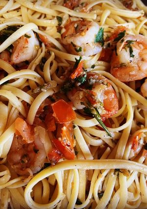 A picture of Garlic Tomato Shrimp Pasta.