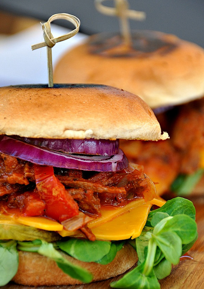 Una foto de Bocadillo de ropavieja