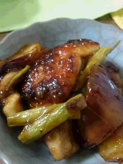 A picture of Stir-fried chicken breast with sweet&salty sauce.