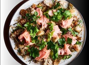 Una foto de Salmón Asado con Ensalada de Apio y Bulgur