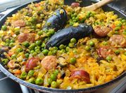Una foto de paella chilena