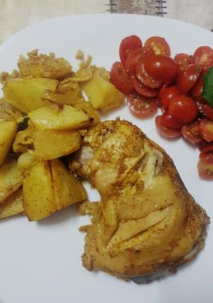 Una foto de Pollo al Horno con papas 🍗