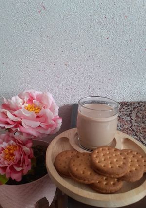 عکسی از دستور شیر کاکائو و بیسکوییت غذای نپختنی