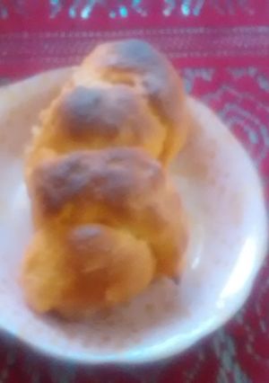 A picture of Chicken stuffed bun.