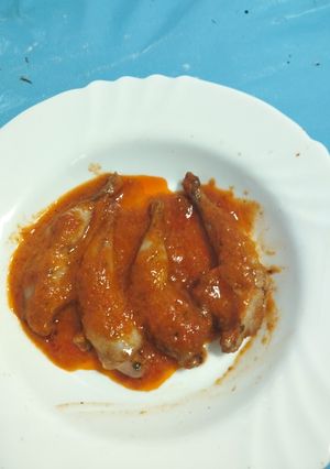 Una foto de Muslitos de codorniz en salsa