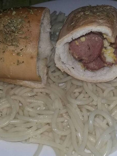 Una foto de Submarinos con rellenos de panchos y fideos ❤