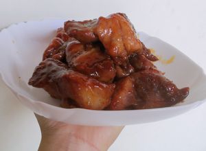 Hình của món Thịt kho nước dứa(thơm, khóm)lên màu tự nhiên.